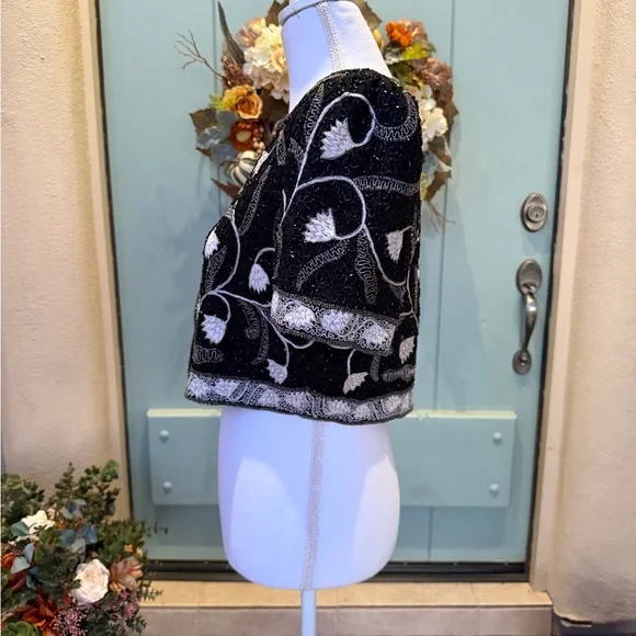 Vintage Allure Black and White Embroidered Crop Top - Picture 4 of 9